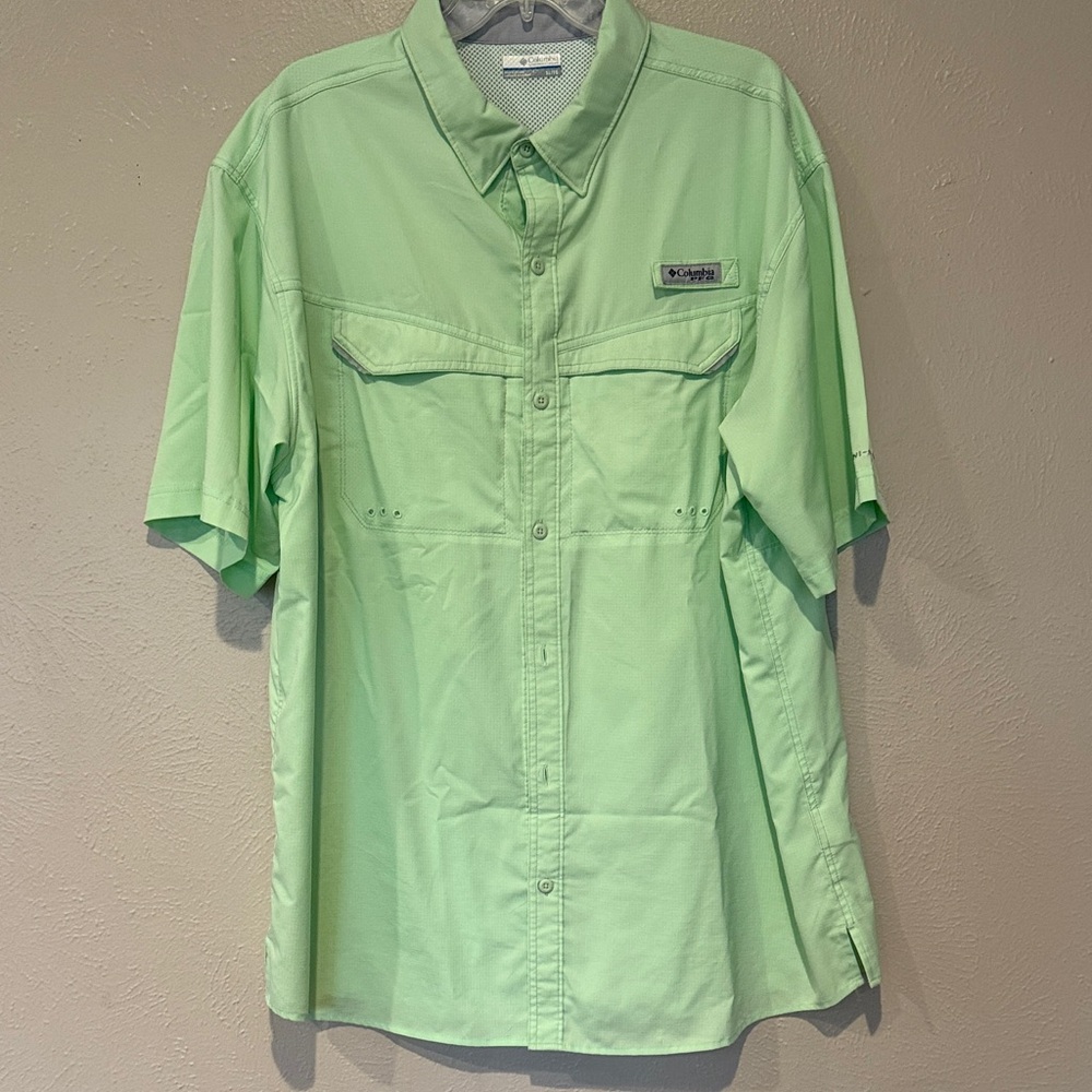 Columbia Men's Mint Green Casual Button Down Shirt
